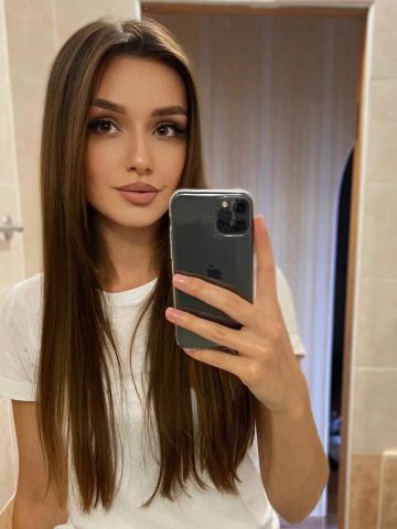 Агата Аппетитная Брюнетка